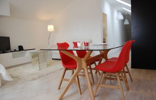 Wallis Apartments
