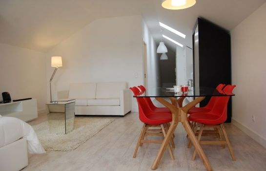 Wallis Apartments