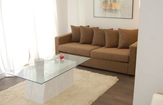 Wallis Apartments