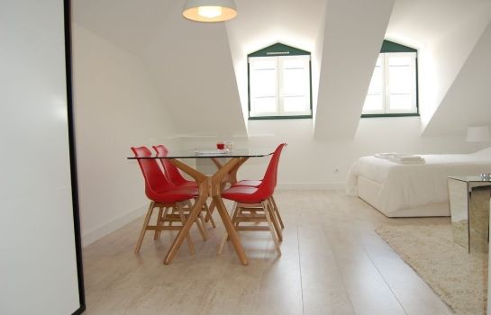 Wallis Apartments