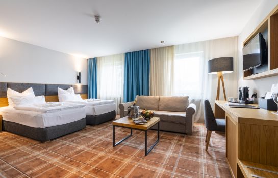 Hotels Near Animal Park