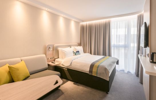 Ubernachten Im Hotel Holiday Inn Express Freiburg City