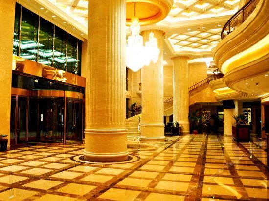 Golden Plaza International Hotel (Nanning Langdong Bus Station Metro Station)