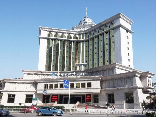 Pinghu Hotel (Yichang)