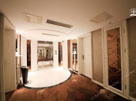 Hotel 青岛世纪文华酒店 (Qingdao)