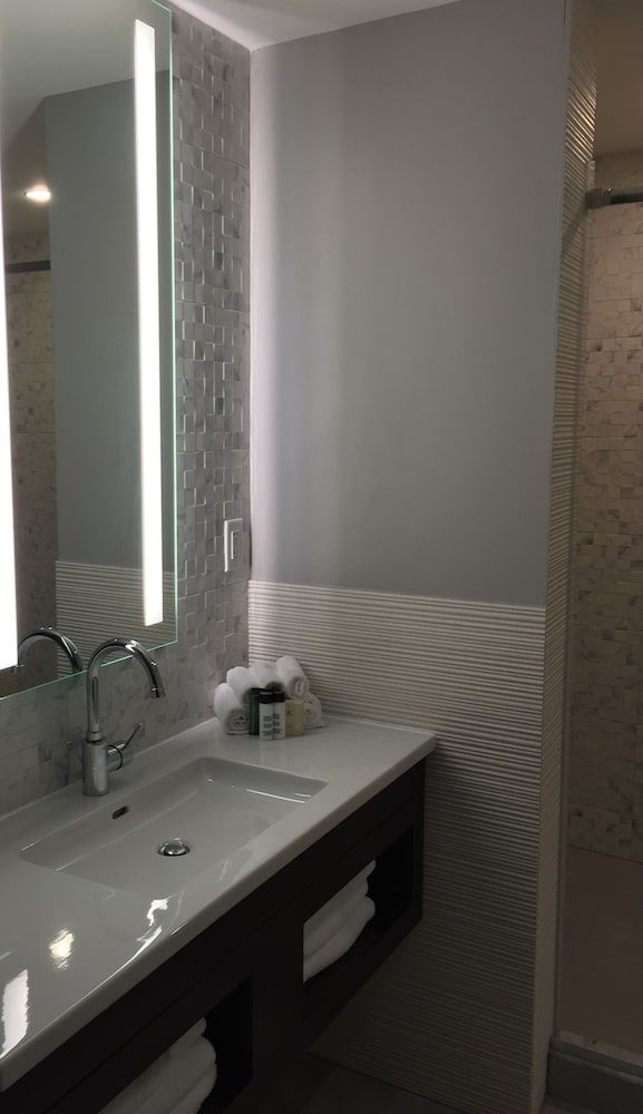 Royal Regency Hotel - Yonkers, NY