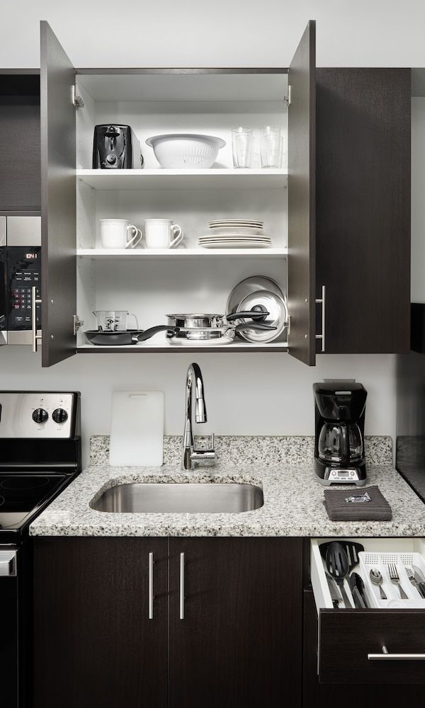 Stayapt Suites Tallahassee-cap - Tallahassee, FL
