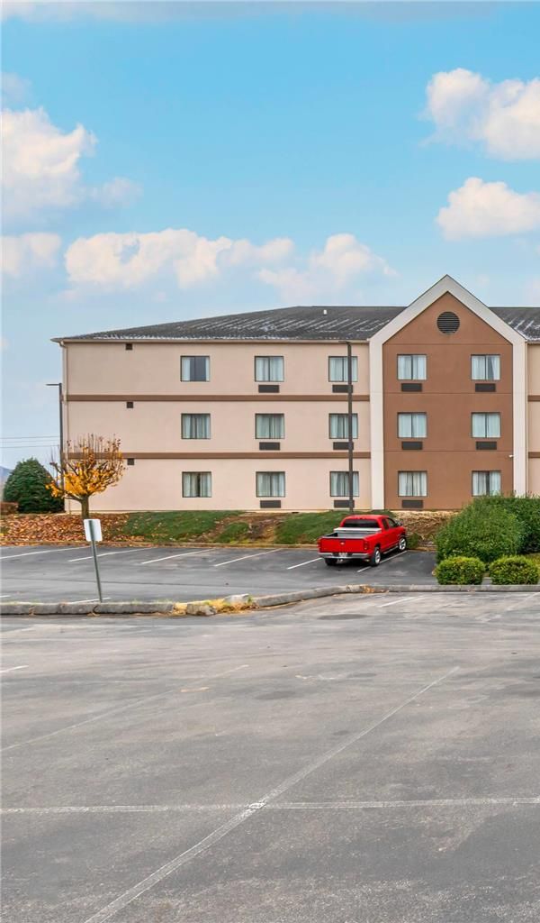 Comfort Suites Johnson City Near University - Johnson City, TN