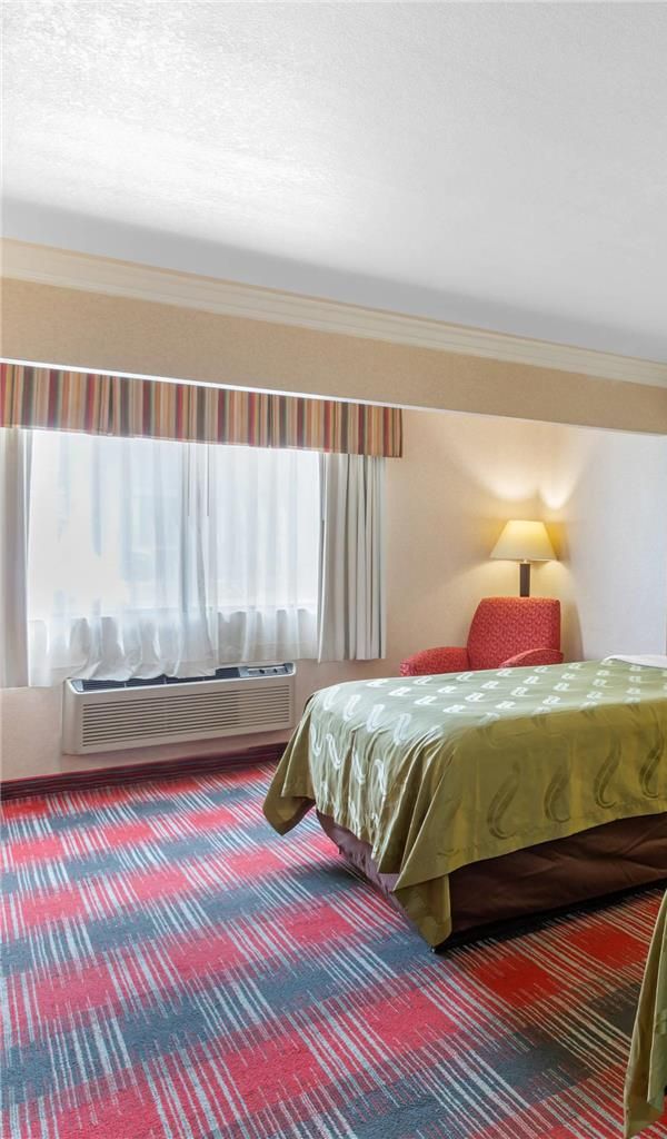 Quality Inn & Suites Oceanside Near Camp Pendleton - Oceanside, CA
