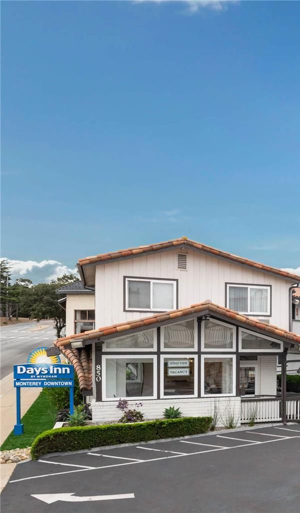 Days Inn By Wyndham Monterey Downtown - Monterrey, CA