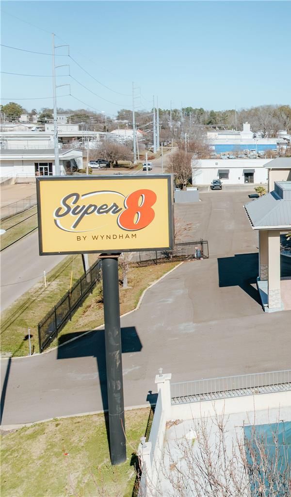 Super 8 By Wyndham Jackson Ms Near The Fairgrounds - Jackson, MS