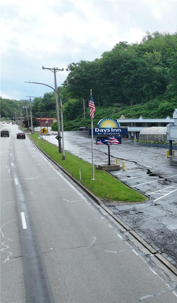 Days Inn By Wyndham Pittsburgh - Pittsburgh