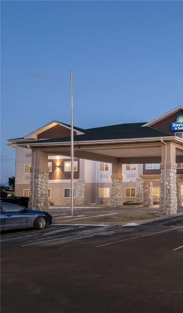 Days Inn & Suites By Wyndham Castle Rock - Castle Rock, CO