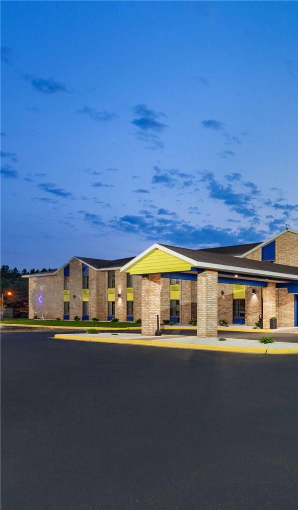 Days Inn By Wyndham Eagle River - Eagle River, WI
