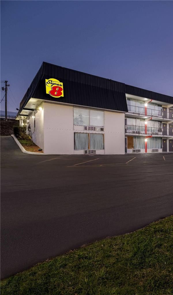 Super 8 By Wyndham Kingsport /I-81 - Johnson City, TN