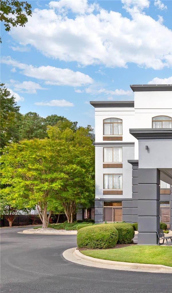 Comfort Inn & Suites Greenville Near East Carolina University - Greenville, NC
