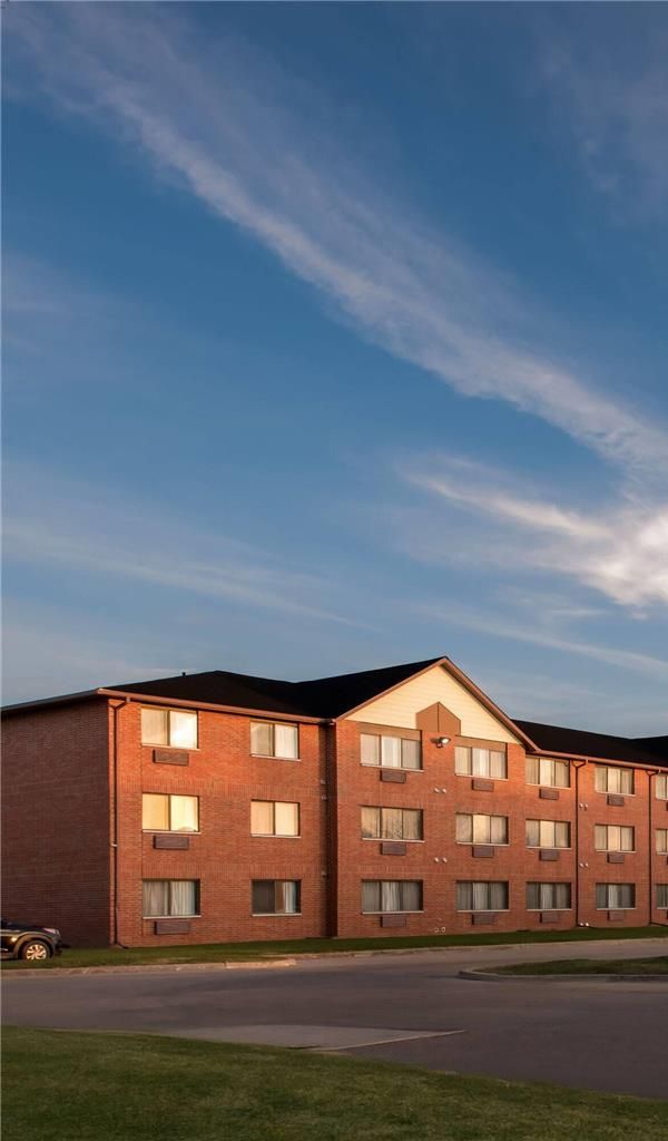 Days Inn & Suites By Wyndham Des Moines Airport - Des Moines, IA