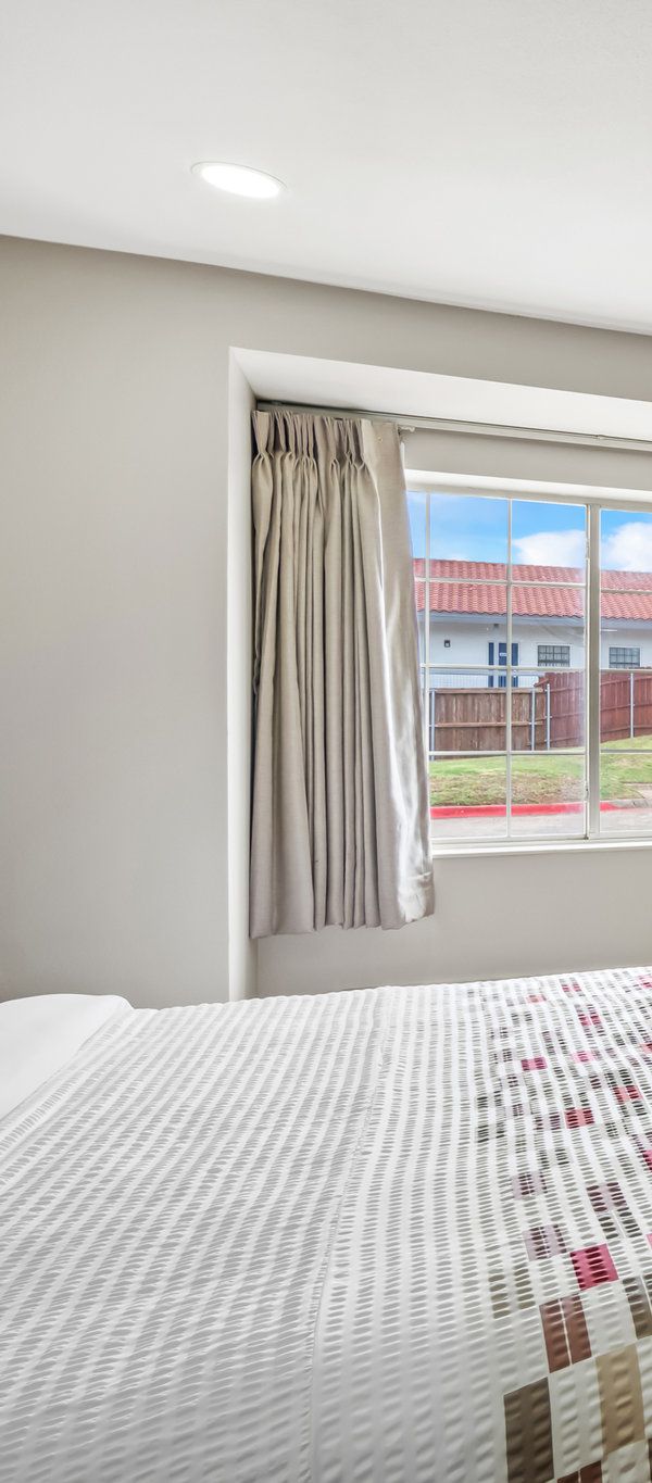 Red Roof Inn & Suites Euless - Dfw Airport Southwest - Euless, TX