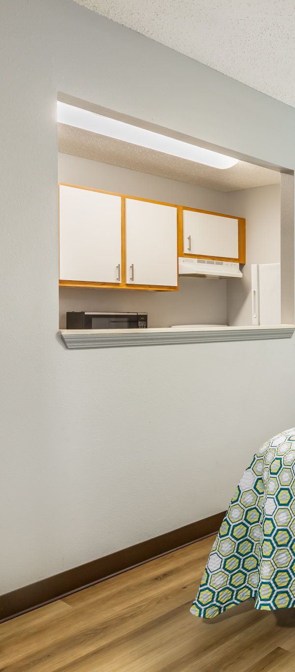 Hometowne Studios & Suites Greensboro - Greensboro, NC