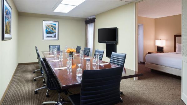 Doubletree Suites By Hilton Cincinnati - Blue Ash - Mason, OH