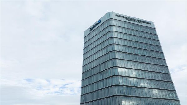 Radisson Blu Hotel At Porsche Design Tower Stuttgart - Stuttgart