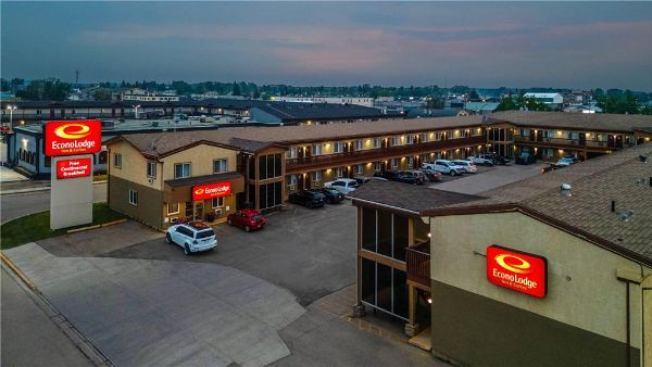 Econo Lodge  Inn & Suites - High Level