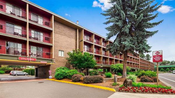 Best Western Plus Rivershore Hotel - Oregon City, OR