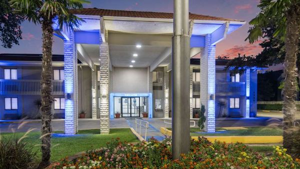 Motel 6 Dallas - Addison - 어빙