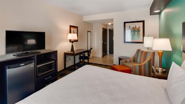 Best Western Plus Atrium Inn & Suites - 克拉克斯維爾
