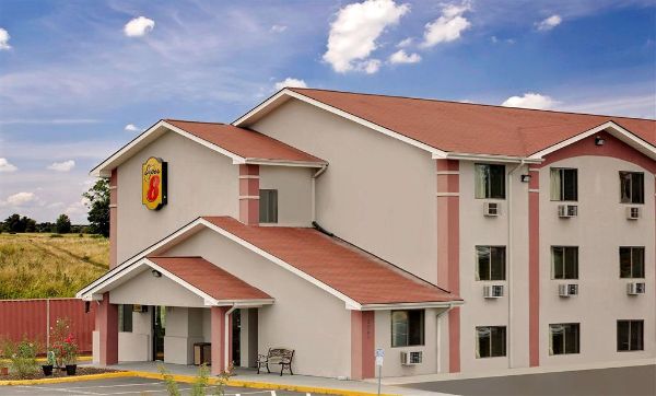 Super 8 By Wyndham Waynesboro - Waynesboro, VA