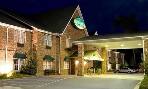 Mountain Inn And Suites - Hendersonville, NC