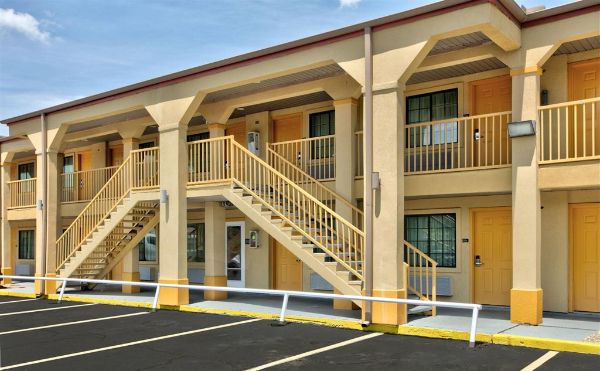 Super 8 By Wyndham Palestine Tx - Palestine, TX
