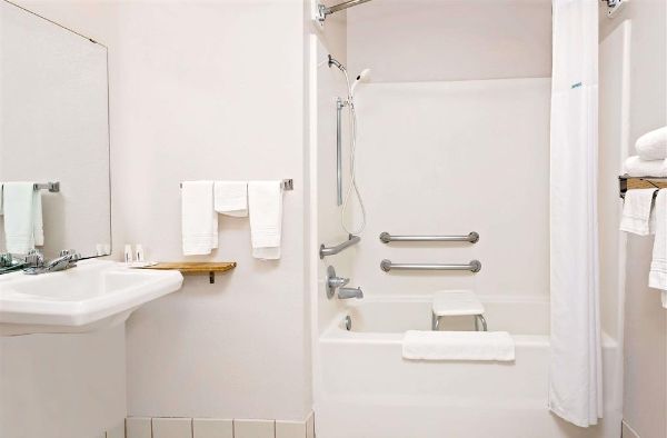 Howard Johnson By Wyndham Gothenburg - Gothenburg, NE
