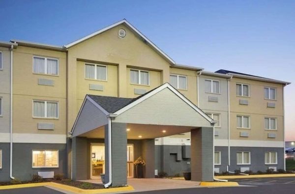 Dubuque Inn & Suites - Dubuque, IA