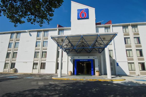 Motel 6 Washinigton Dc Sw-springfid - Falls Church, VA