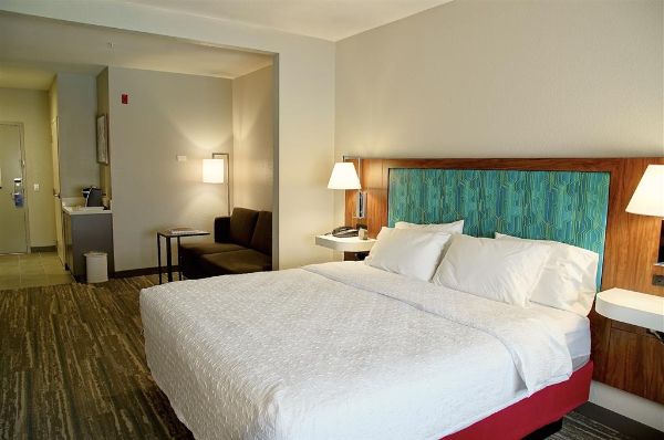 Hampton Inn & Suites By Hilton Cathedral City Palm Springs - Cathedral City, CA