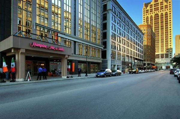 Hampton Inn & Suites Milwaukee-downtown - Milwaukee