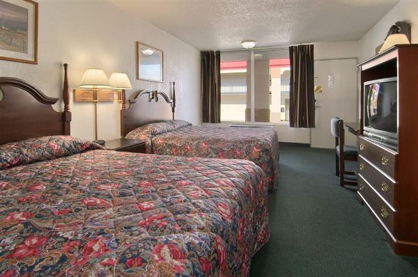 Super 8 By Wyndham Oklahoma Fairgrounds - Oklahoma City, OK