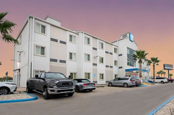 Motel 6 Eagle Pass Lakeside - Eagle Pass, TX