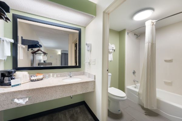 Quality Inn Airport - Southeast - Birmingham, AL