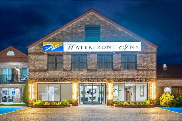 Waterfront Inn An Ascend Collection Hotel - New Liskeard