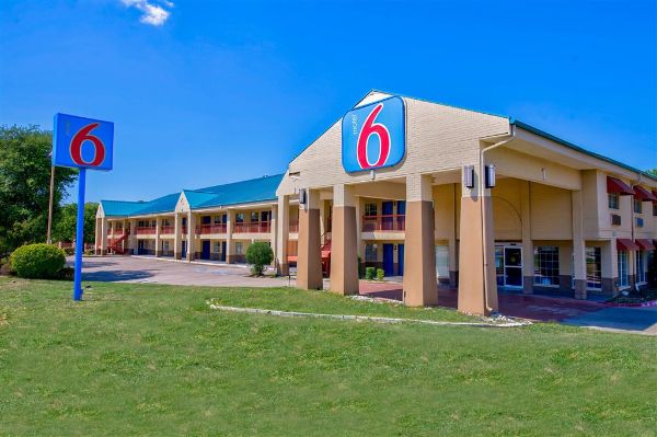 Motel 6 Arlington Tx - Arlington, TX