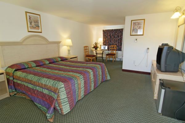 Americas Best Value Inn & Suites Hyannis Cape Cod - Barnstable, MA
