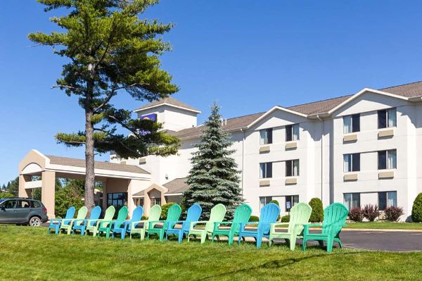 Sleep Inn & Suites Bay View Acme - Traverse City - Elk Rapids, MI