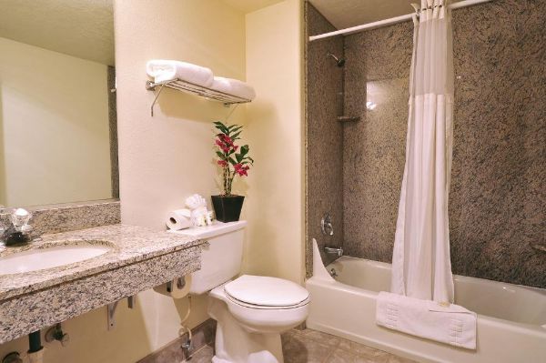 Promenade Inn & Suites Oceanfr - Cannon Beach, OR