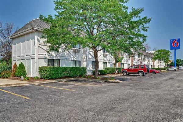 Motel 6 Chicago North Glenview - Niles, IL
