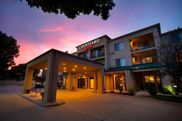 Courtyard By Marriott Champaign - 섐페인