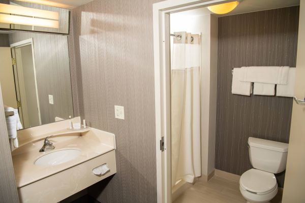Courtyard By Marriott Erie Ambassador Conference Center - Erie, PA