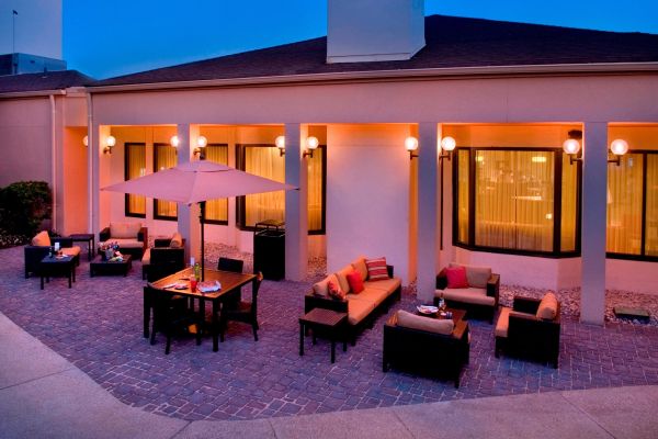 Courtyard By Marriott Newark Liberty International Airport - Newark, NJ