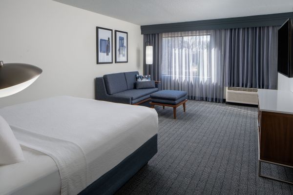 Courtyard By Marriott Decatur - Decatur, AL
